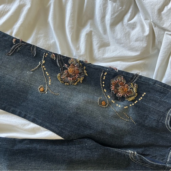 Y2K embroidered dark wash jeans - Picture 6 of 8